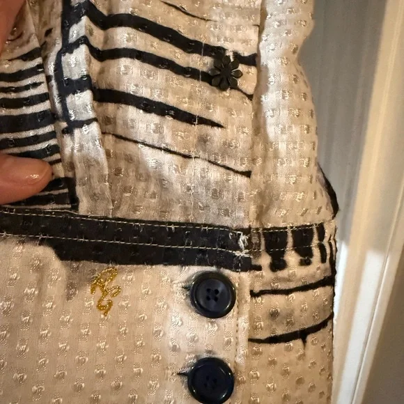 Robert Graham Abstract Black and White Shirt with Vibrant Lion Design - Picture 12 of 12